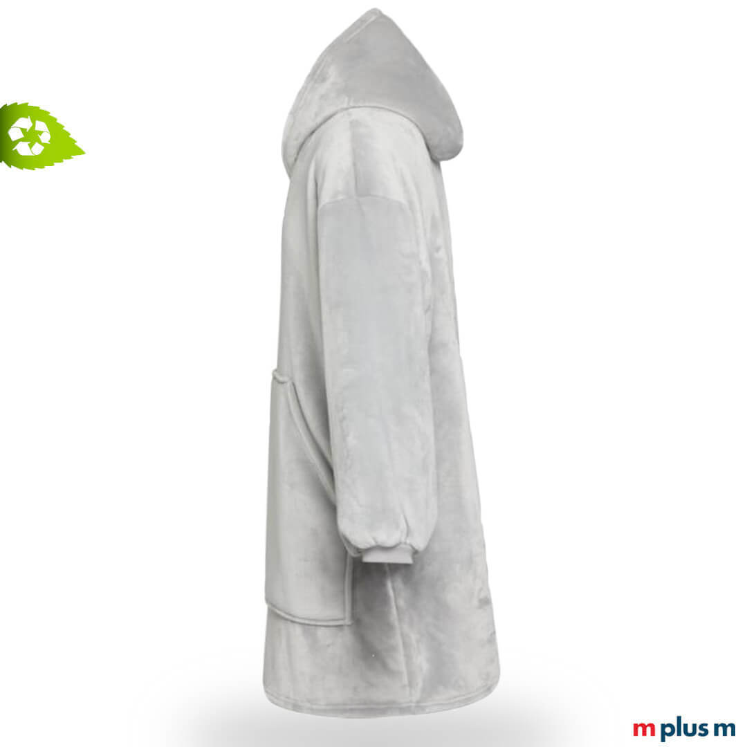 Nachhaltige Kapuzendecke in Hellgrau mit kuscheligem Innenfutter und lockerem Schnitt für maximale Wärme.