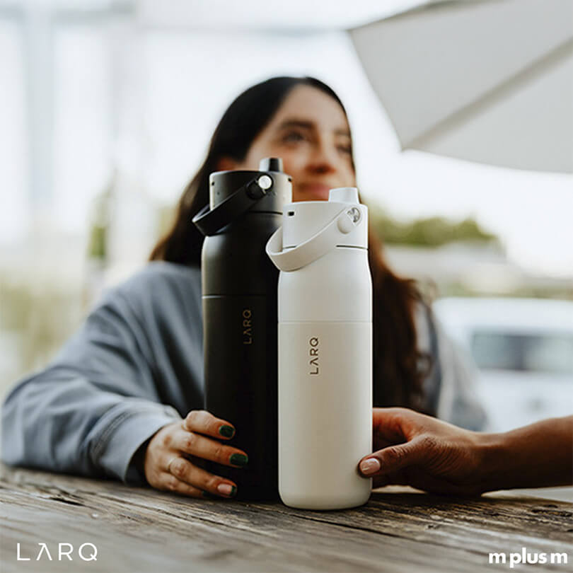 LARQ Filter Isolierflasche in den Farben schwarz und weiß