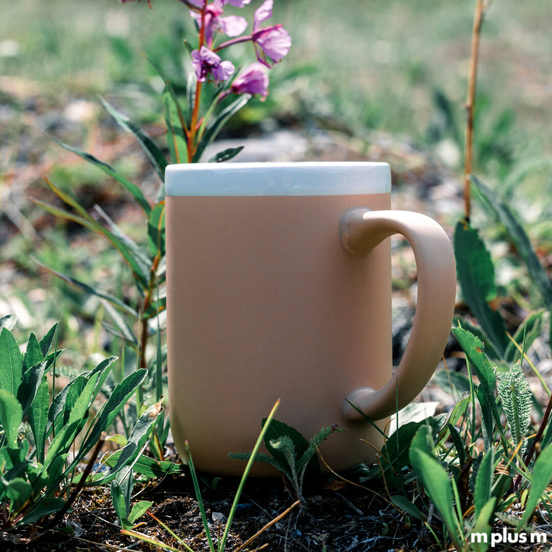 Schöne Keramiktasse Trevlig. Spülmaschinenfest