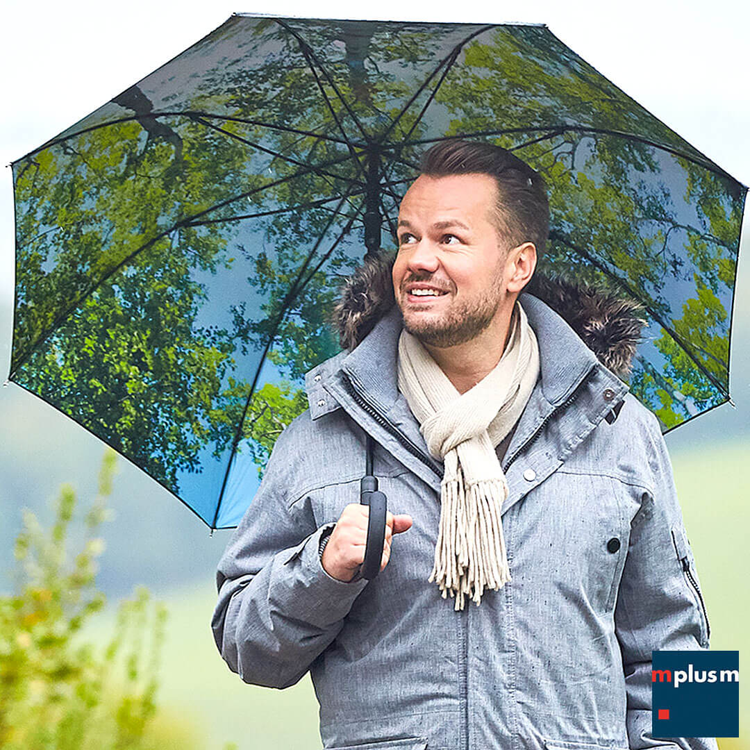 Nachhaltiger Werbartikel Stockschirm mit Natur Motiv. Aussen mit Logo zu bedrucken