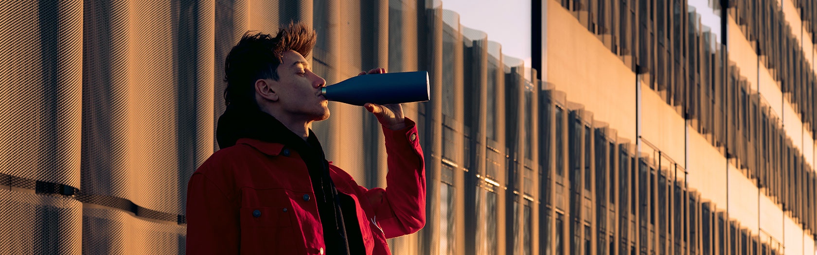 Kleine SIGG Edelstahl Thermosflasche mit Logo bedrucken - Banner 