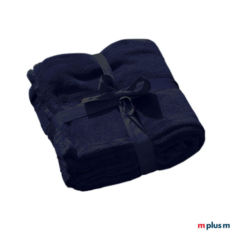 Die warme und weiche Decke 'Flauschi' ist ideal als Tagesdecke oder als Couchdecke. Mit Logo Druck ein tolles Werbegeschenk für Kunden und Mitarbeiter