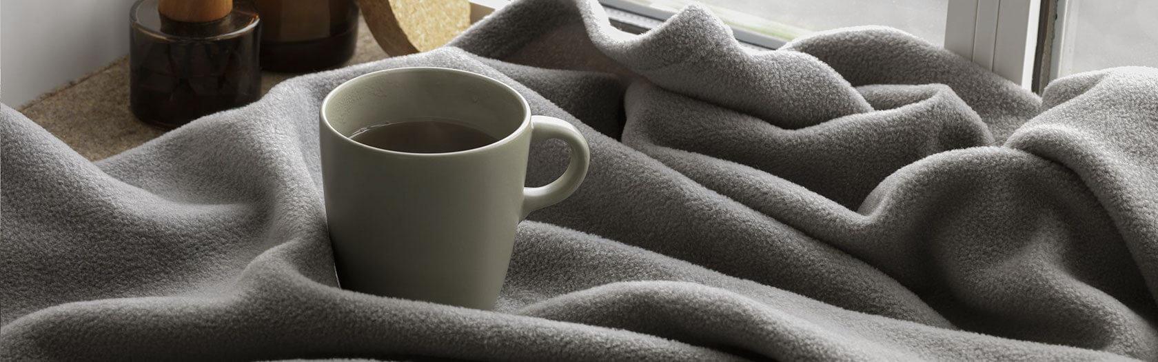 Kuschelige Hoodie Fleecedecke mit Logo besticken - Banner 