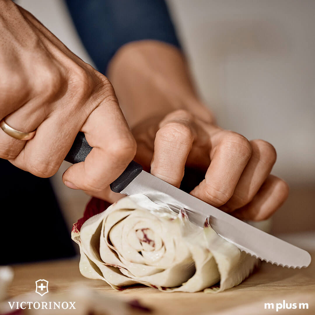Das Victorinox Tomatenmesser schneidet auch Artischocken perfekt