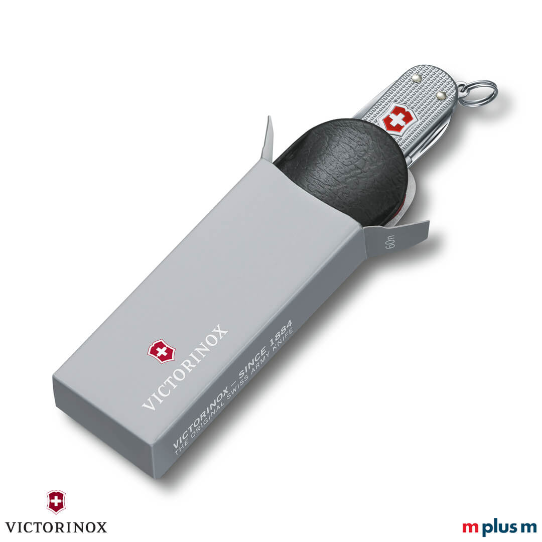 Als Werbegeschenk in der Geschenkverpackung: Victorinox Classic SD Alox Schweizer Messer in Silber mit geprägten Alox-Schalen als hochwertiges Werbegeschenk