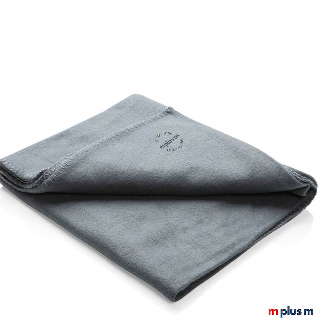 Die graue Decke 'Cosy' wird mir einem praktischen Kordelzugbeutels geliefert. So können Sie die Decke leicht verstauen.