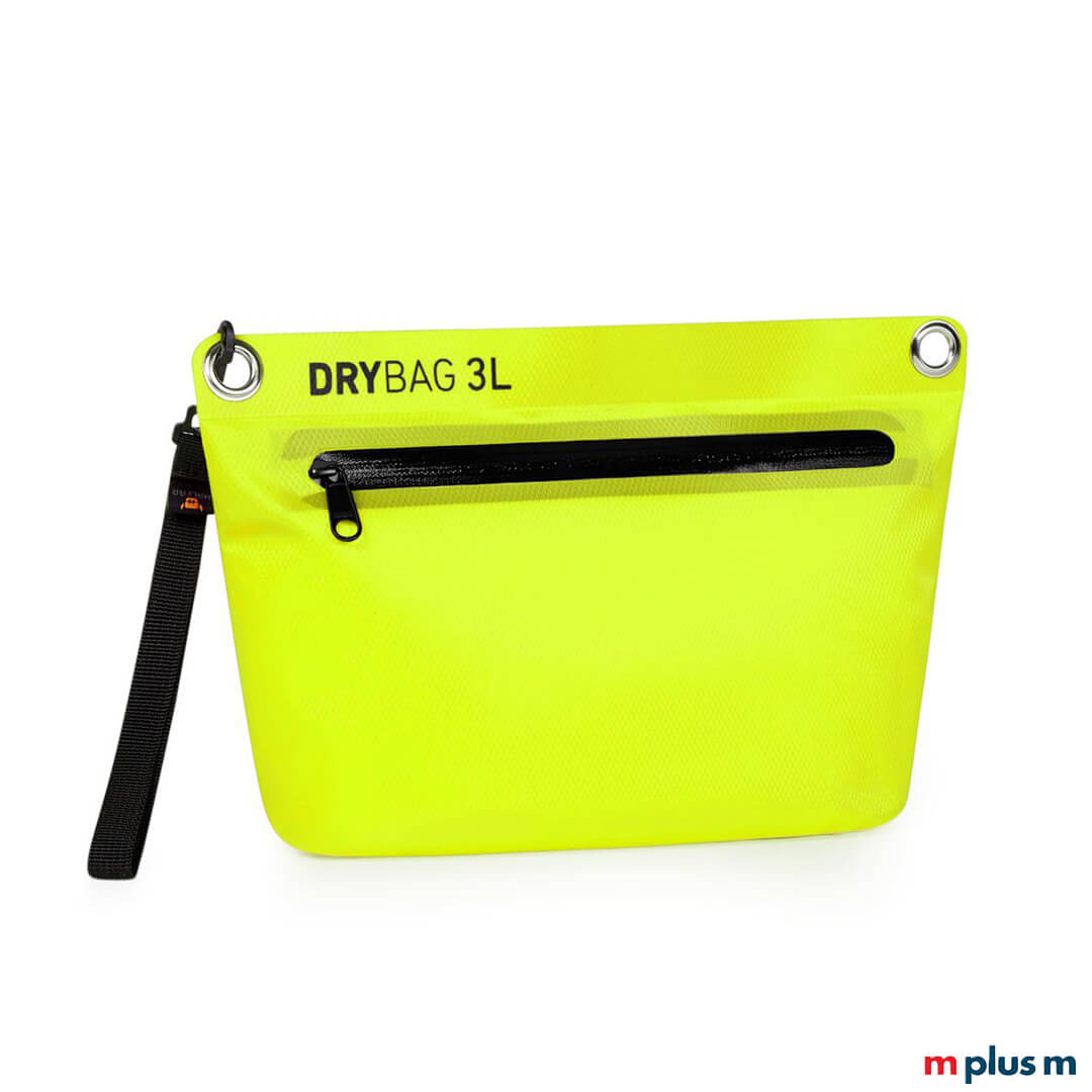 Ganzansicht einer gelben 3L Drybag von Halfar mit schwarzem, wasserdichtem Reißverschluss, zwei oberen Metallösen und einer schwarzen Handschlaufe auf weißem Hintergrund.