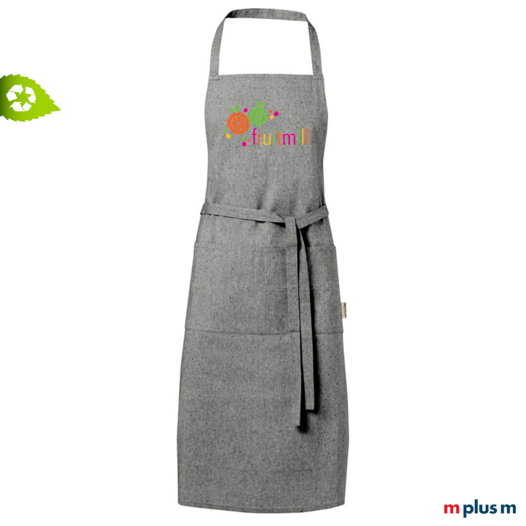 Graue Schürze aus hochwertigem Recycling Stof mit mehrfarbigem Logo Druck