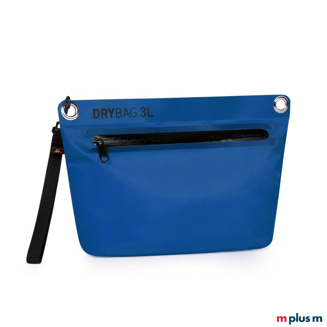 Ganzansicht einer blauen 3L Drybag von Halfar mit schwarzem, wasserdichtem Reißverschluss, zwei oberen Metallösen und einer schwarzen Handschlaufe auf weißem Hintergrund.