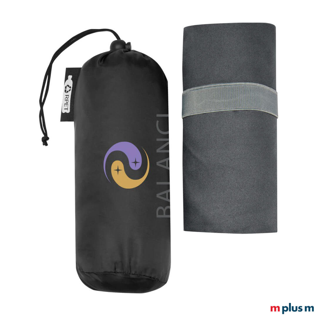 Großes Microfaserhandtuch Pieter mit Logo Druck auf Hülle