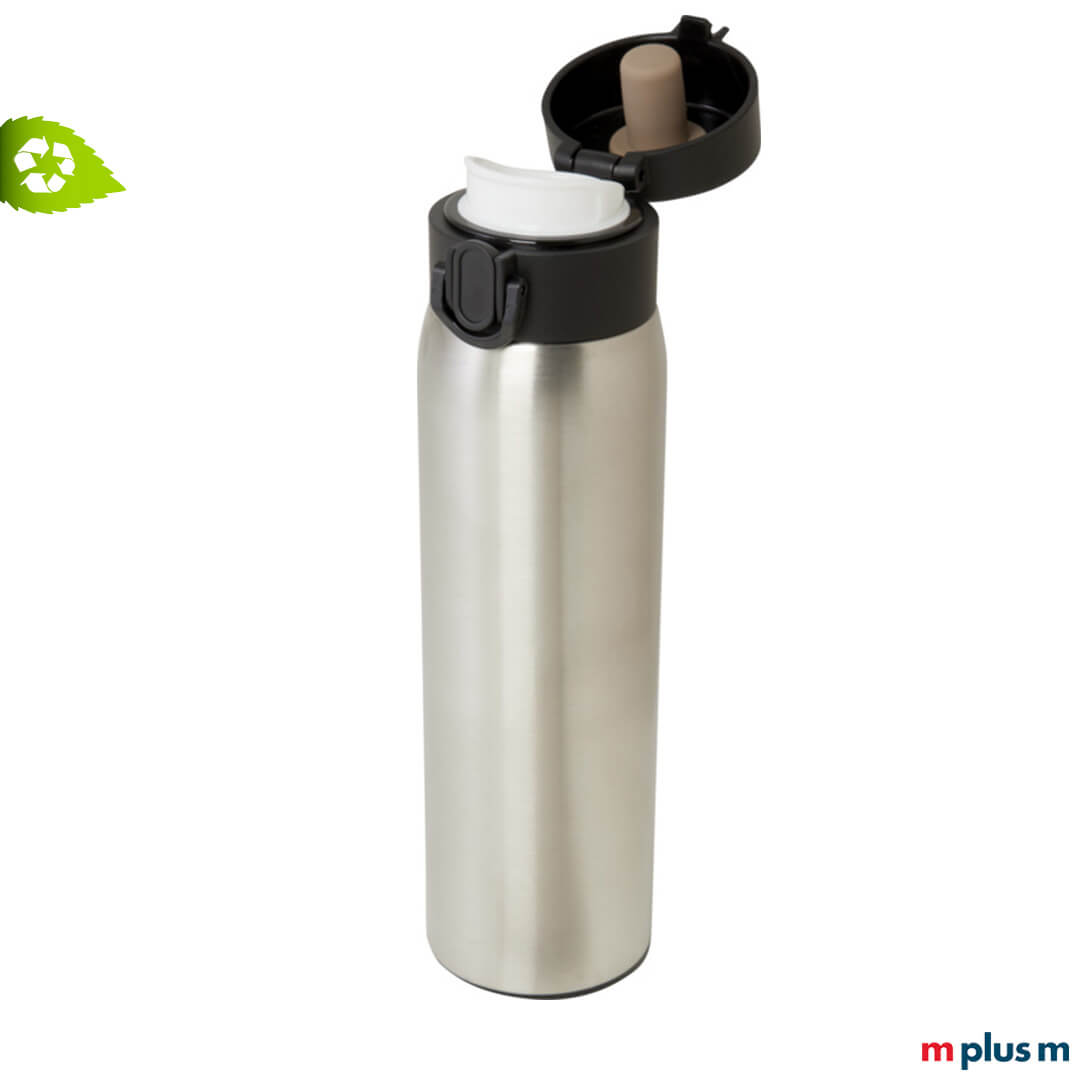 Der Klappdeckel beim silbernen Edelstahl Isolierbecher hält dicht und ist mit der Verriegelung auslaufsicher arretierbar.