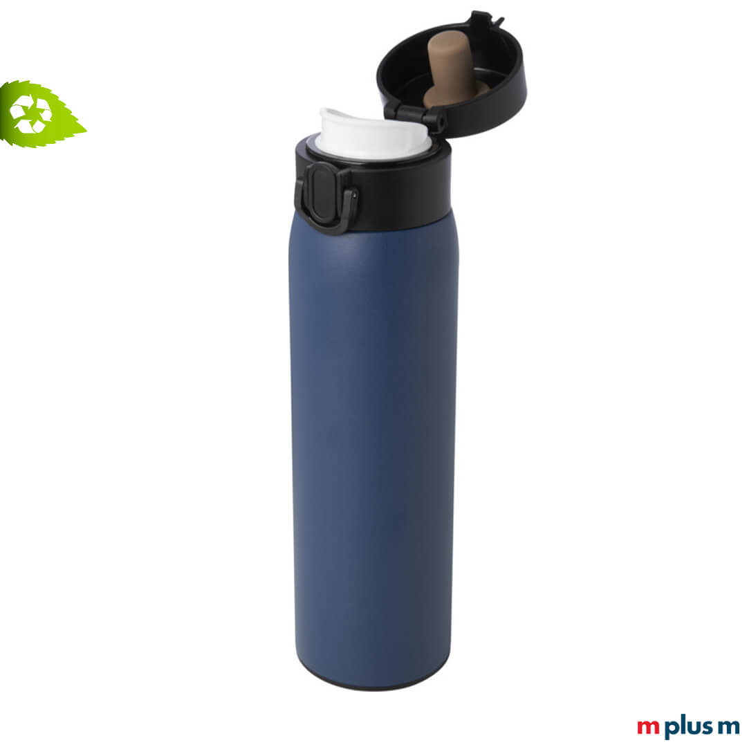 Der Klappdeckel beim blauen Edelstahl Isolierbecher hält dicht und ist mit der Verriegelung auslaufsicher arretierbar.