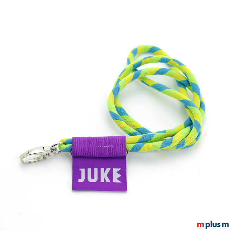Tube Flag Lanyard mit Logo auf Textil Fahne in Lila.