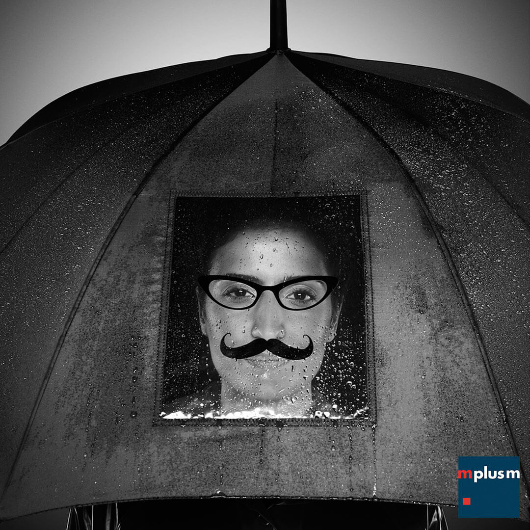 Regenschirm mit Durchblick. Mit Sichtfenster und schön zu bedrucken.