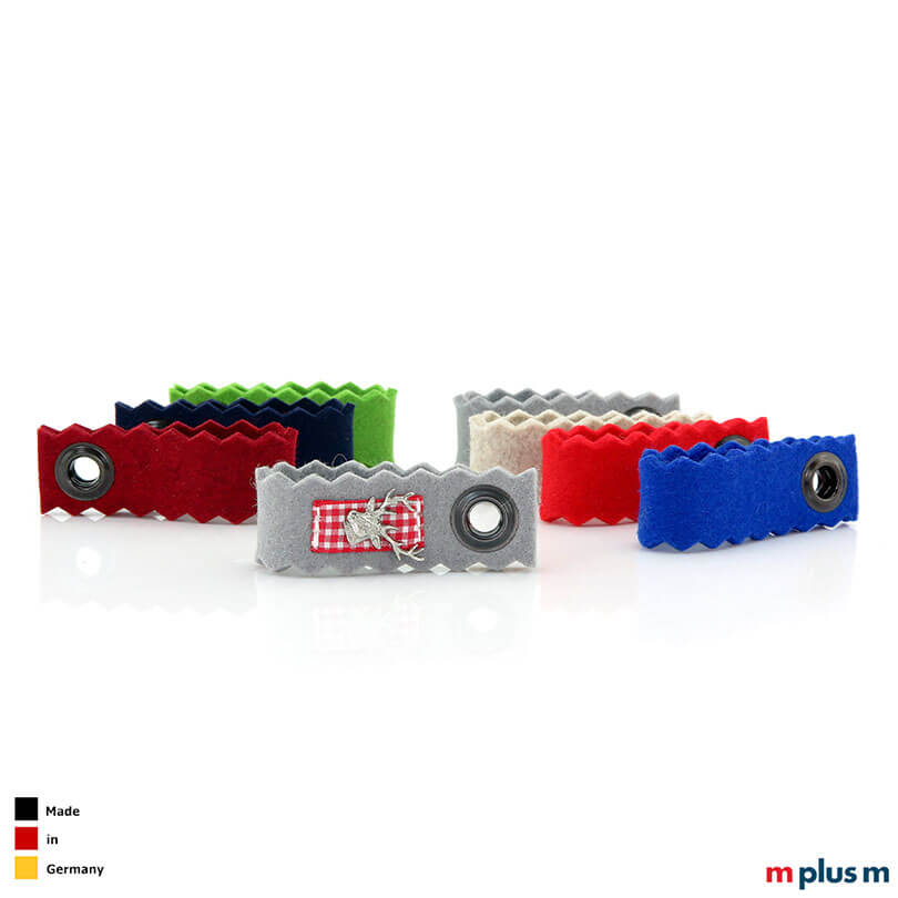 In vielen Farben lieferbar: Oktoberfest Goodie Maßkrugband Schlüsselanhänger aus Wollfilz 'Made in Germany'