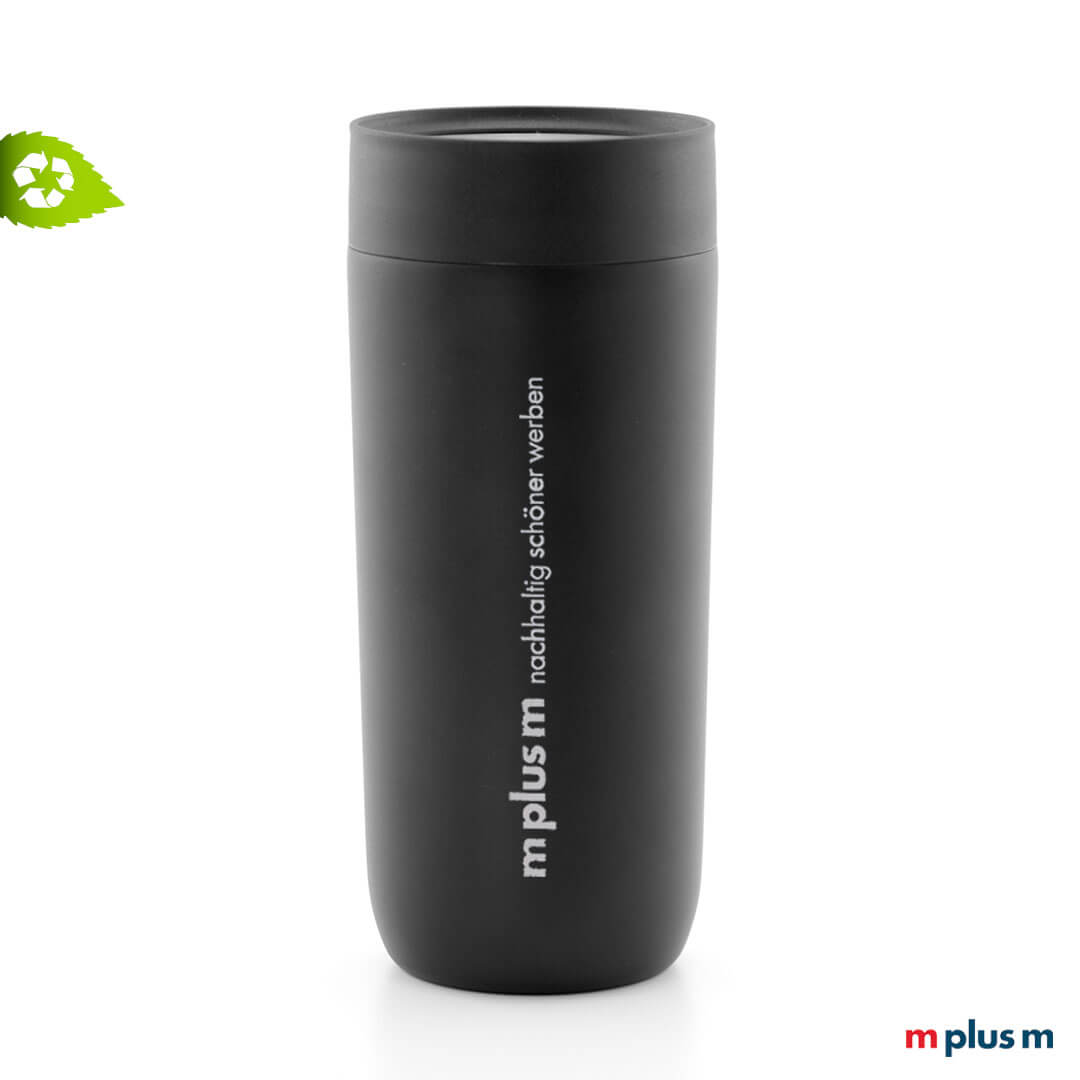 Superisolierter Thermobecher aus Recycling ♻️ Edelstahl mit Keramikbschichtung im Becher. Leicht zu reinigen, 360 Grad Trinköffnung und ein-Finger-Verriegelung. Mit Logo Gravur.